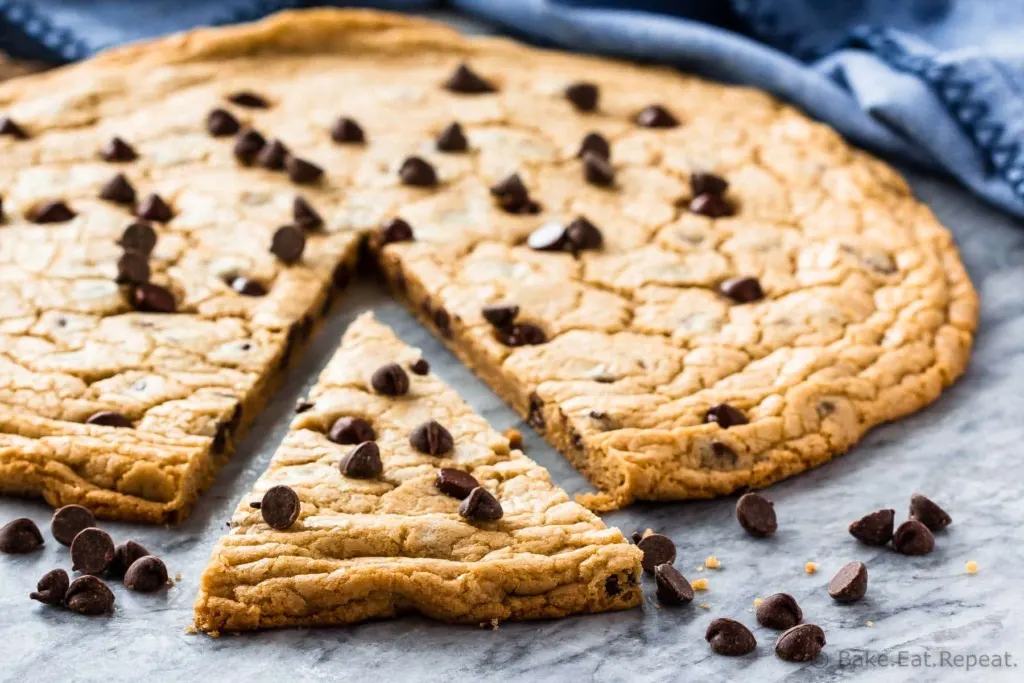 Best Giant Chocolate Chip Cookie - Munchkin Time