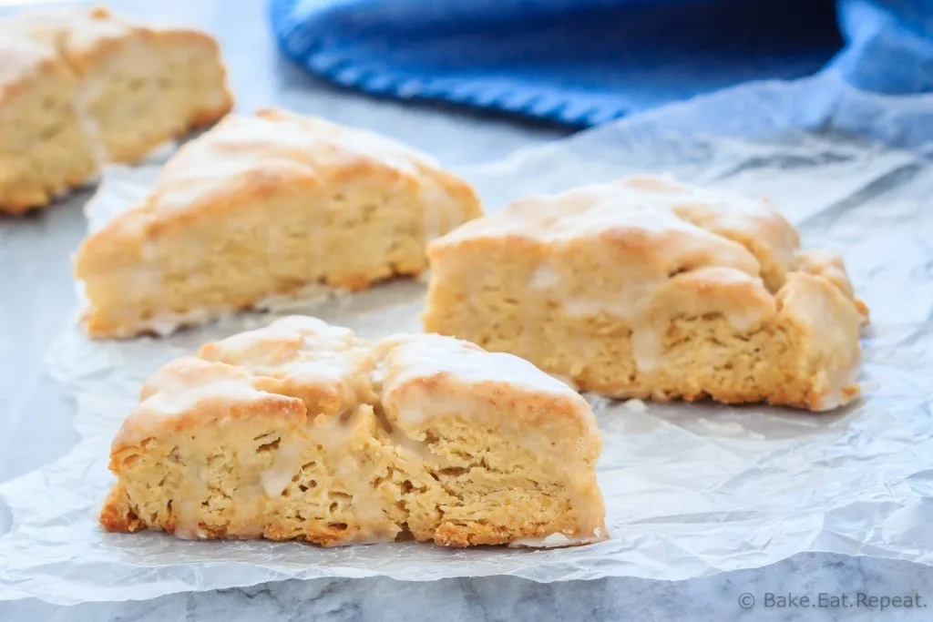 Simple vanilla scones