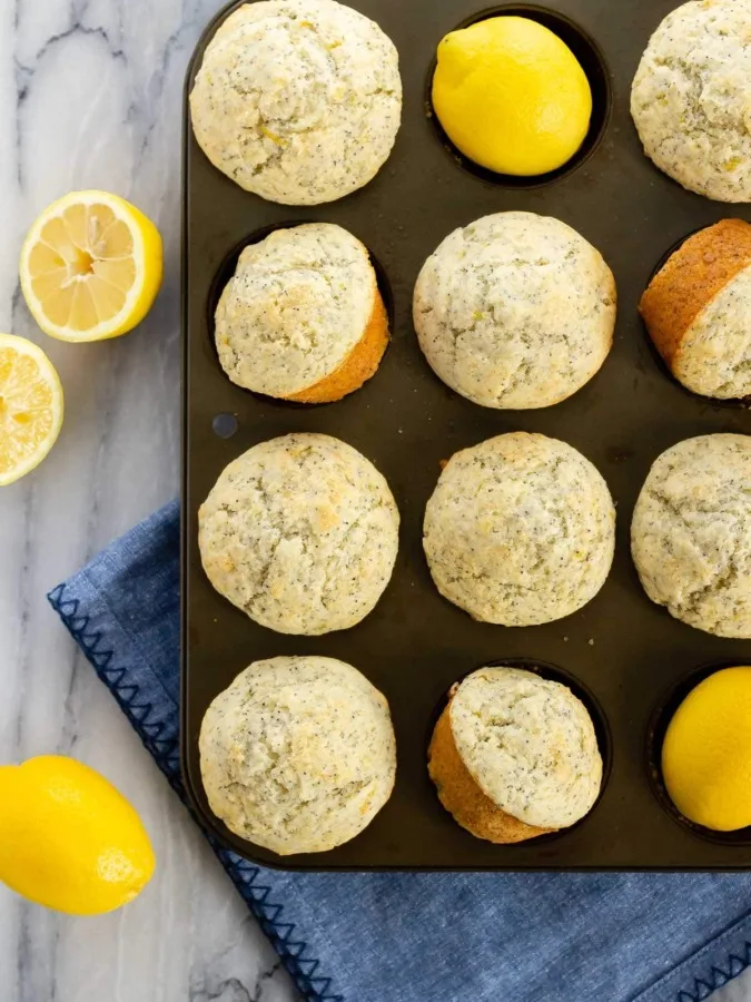 Easy lemon poppyseed muffins