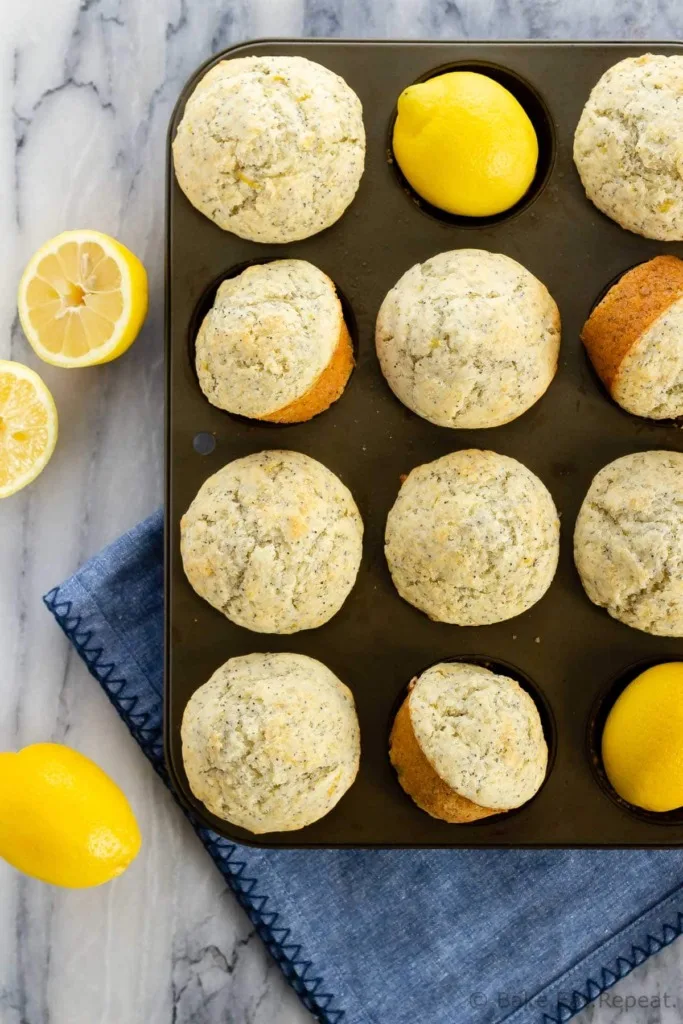 Easy lemon poppyseed muffins