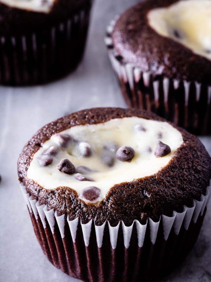 Chocolate cheesecake cupcakes