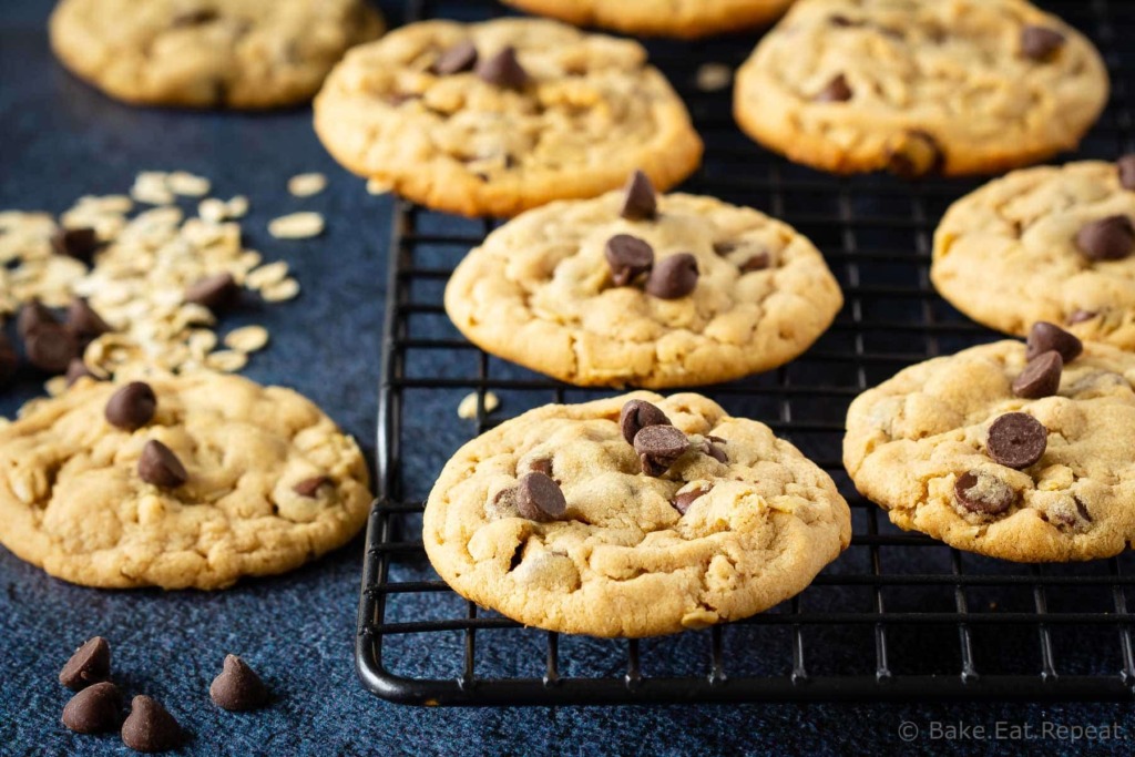 Chewy oatmeal peanut butter cookies