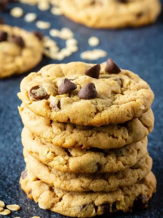 Easy chocolate chip oatmeal peanut butter cookies