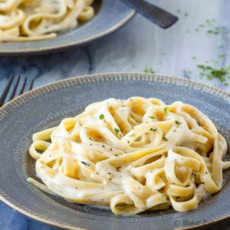 Quick and easy skinny alfredo sauce