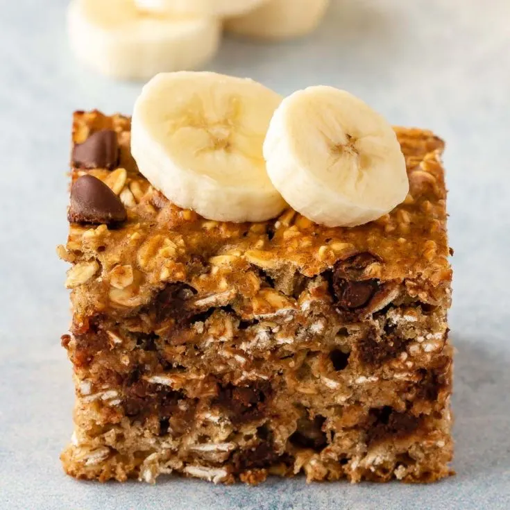 Healthy oatmeal bars with bananas and chocolate chips, perfect for breakfast.