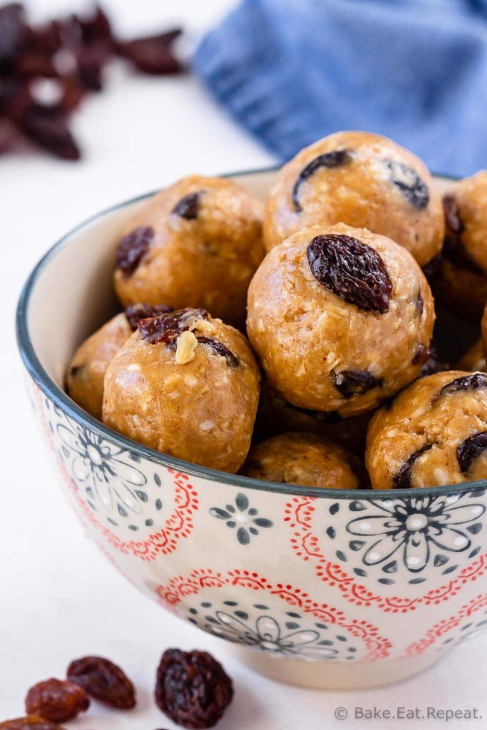 No bake oatmeal raisin energy bites