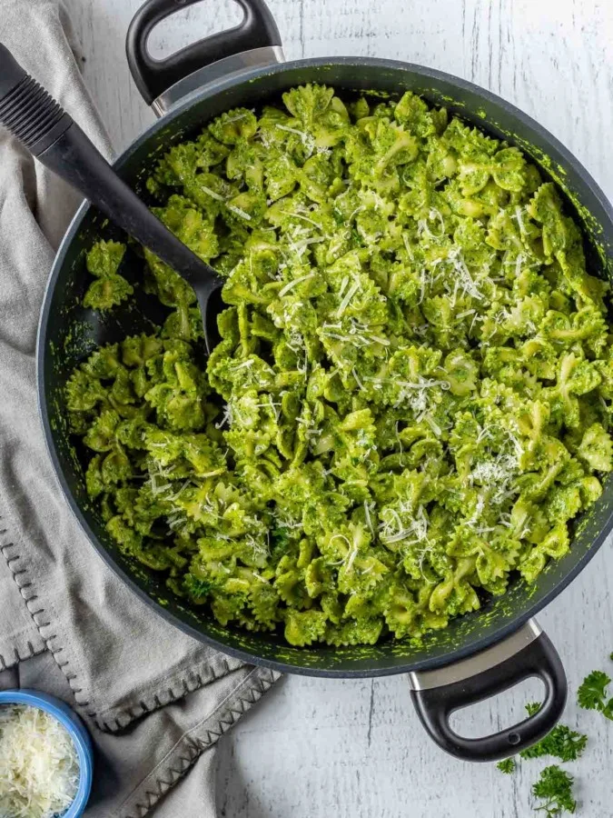 Pesto pasta sauce