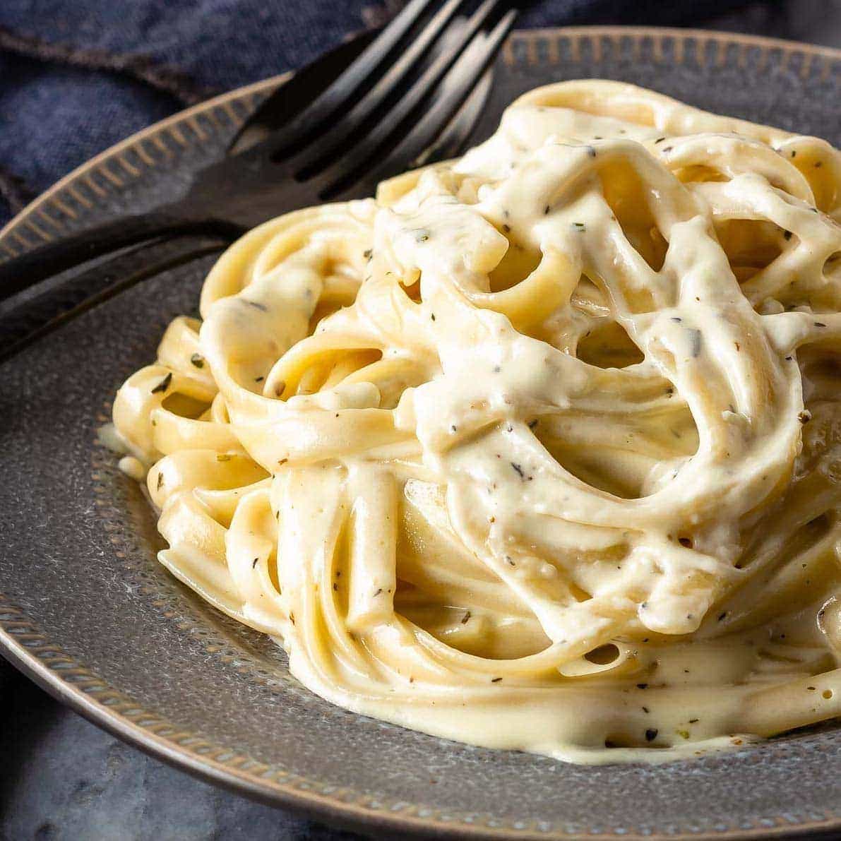 Homemade Alfredo Sauce - Bake. Eat. Repeat.