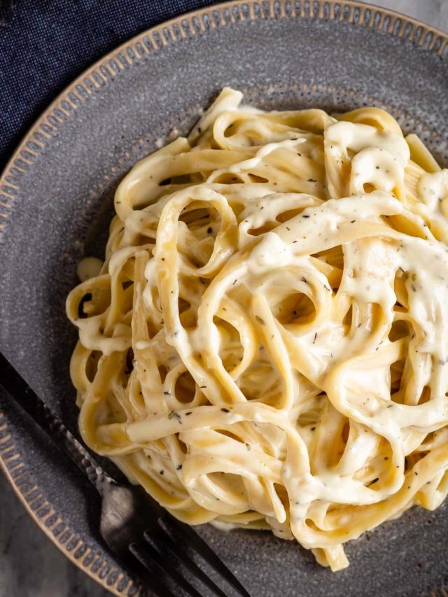 Homemade Alfredo Sauce - Bake. Eat. Repeat.