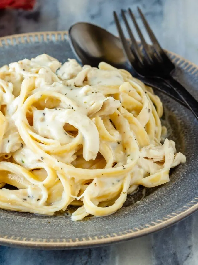 Skinny Chicken Fettuccine Alfredo