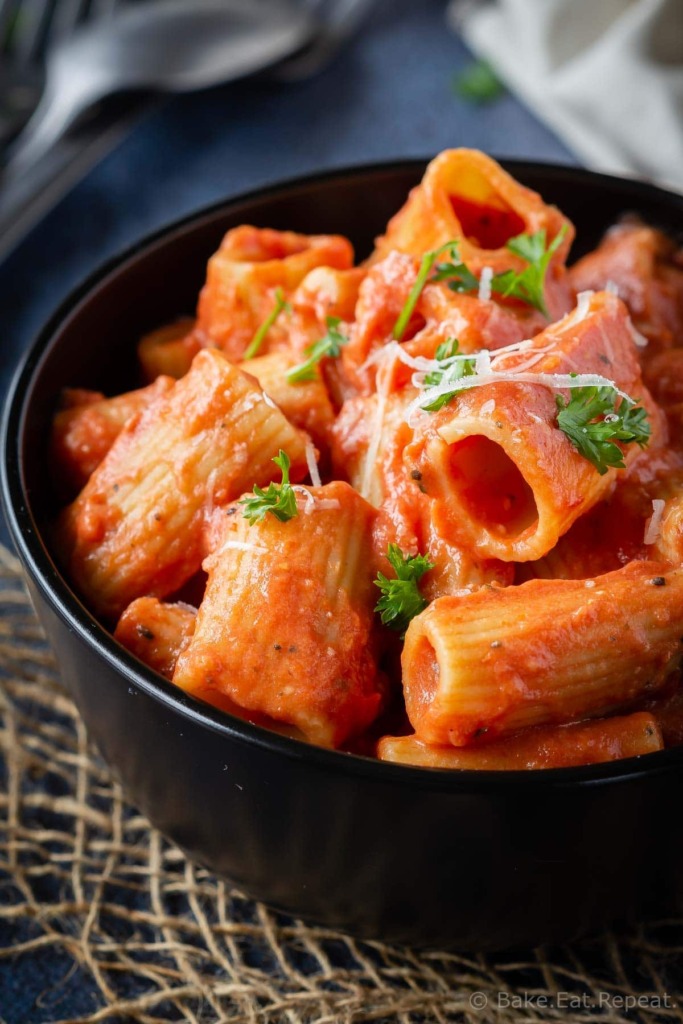 Patas With Tomato Sause And Sour Cream / Chicken and Pasta with Fresh Tomato Cream Sauce - 24/7 Moms : Cook your favorite pasta shape according to the package in boiling salted water.