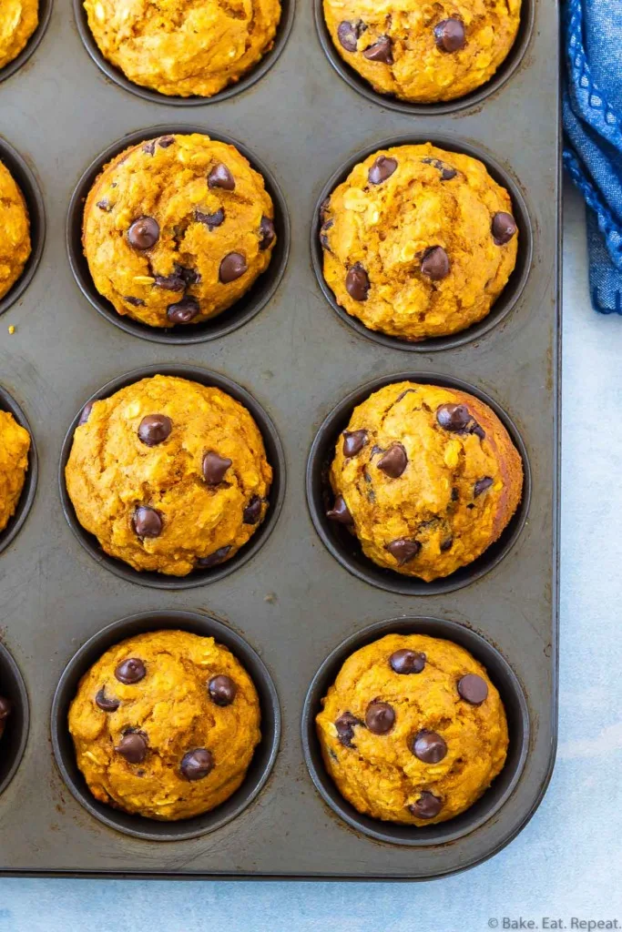 pumpkin oatmeal muffins