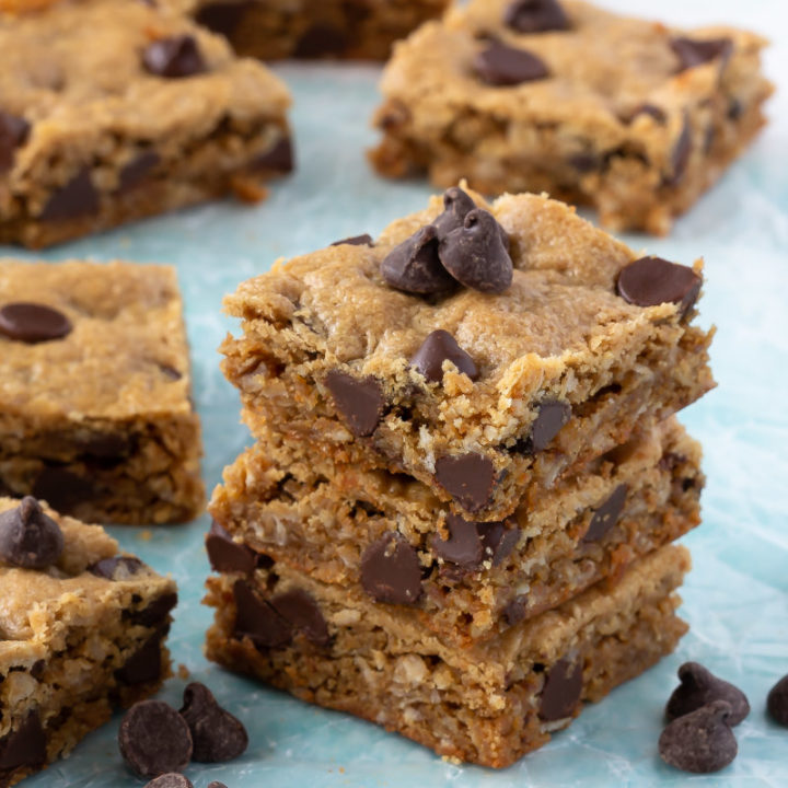 Oatmeal peanut butter bars with chocolate chips