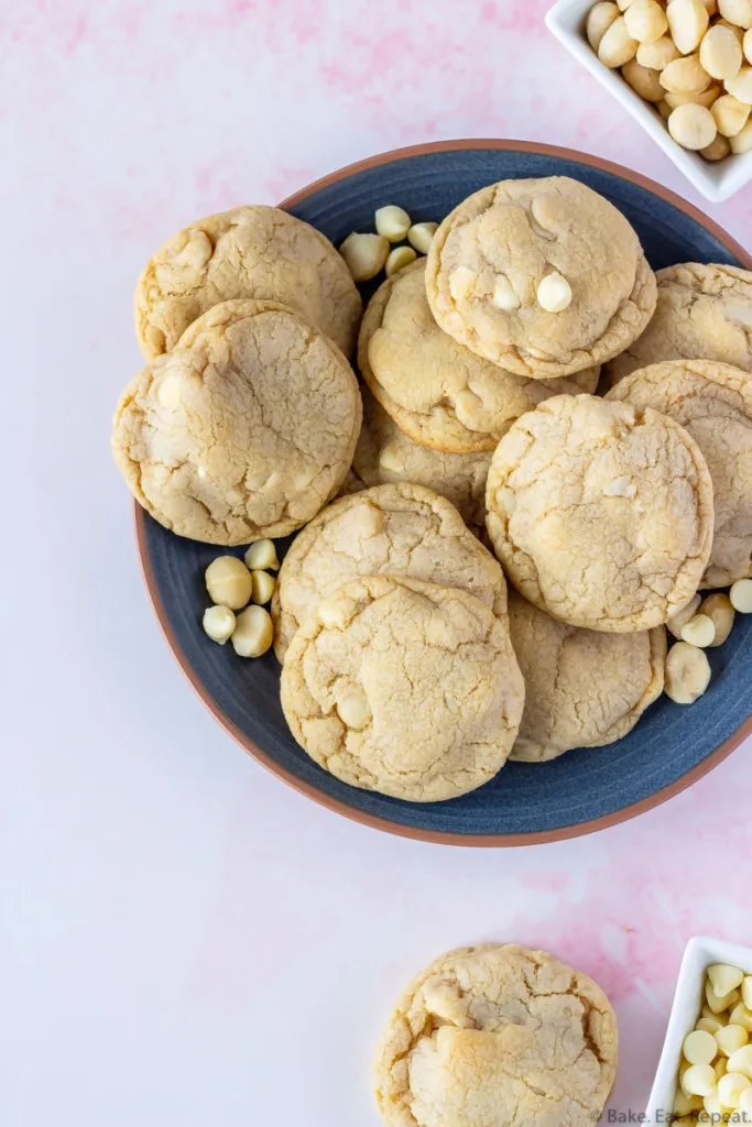 macadamia nut cookies with white chocolate chips