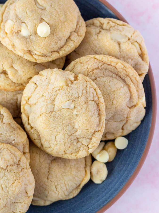 white chocolate macadamia nut cookies