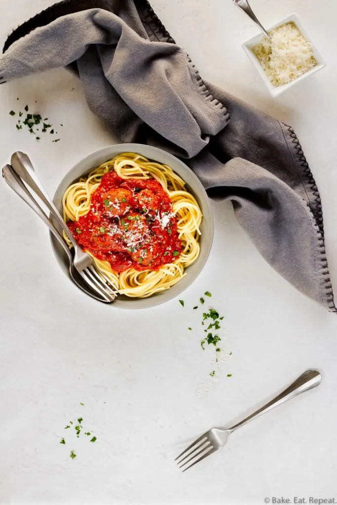 easy slow cooker Italian meatballs in marinara sauce