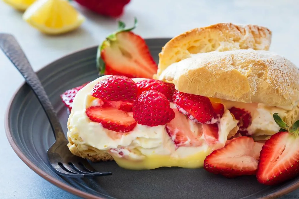 easy lemon strawberry cream puffs