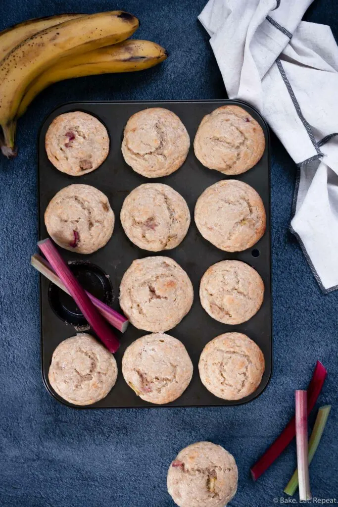 banana rhubarb muffins