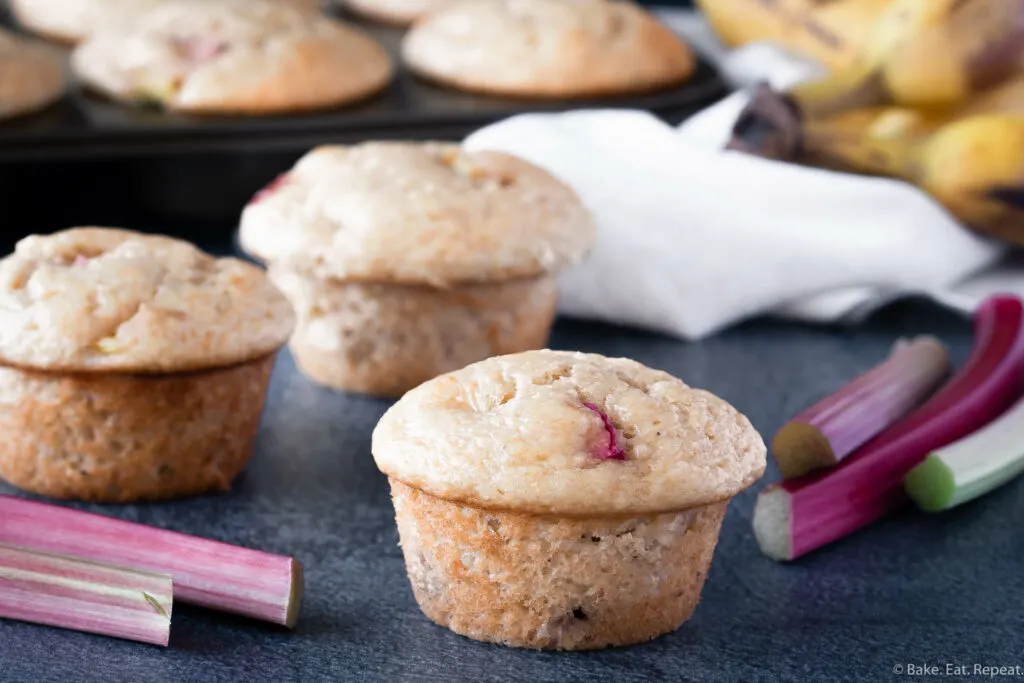 banana rhubarb muffins