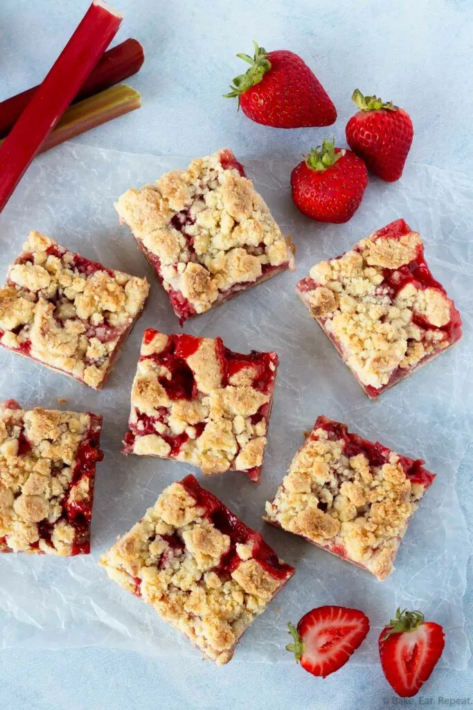 strawberry rhubarb crumb bars