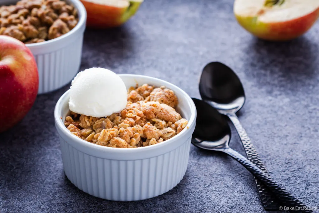 air fryer apple crisp in individual dishes