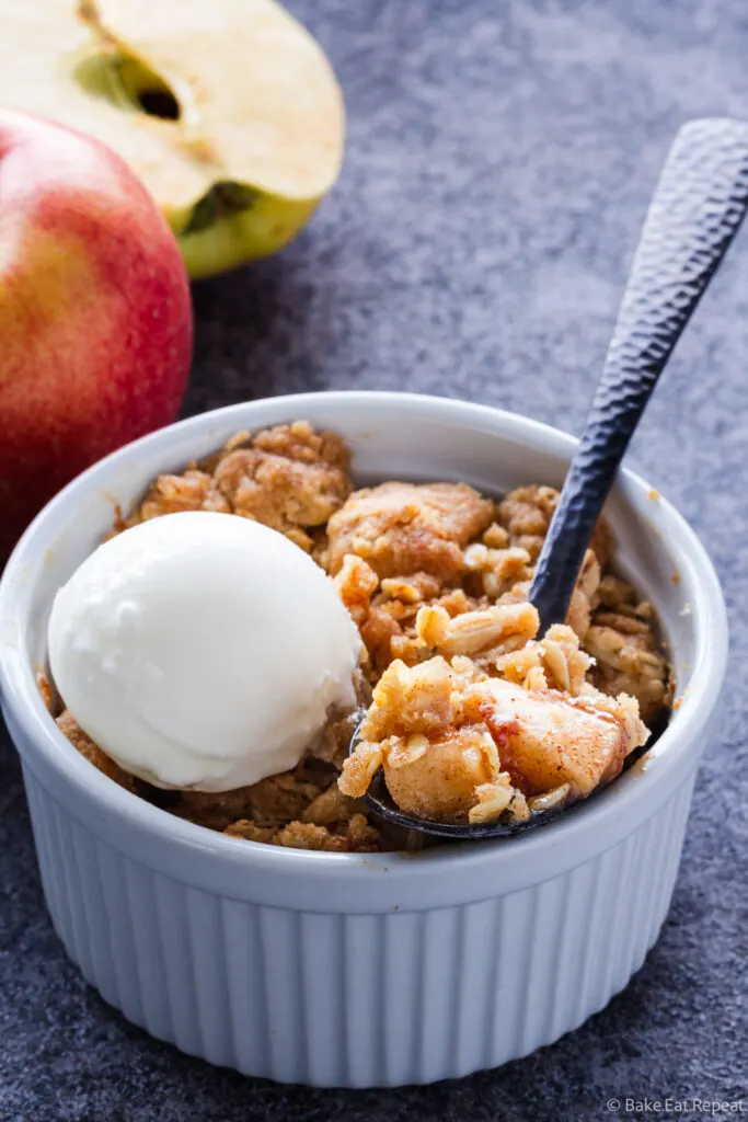 easy individual air fryer apple crisp