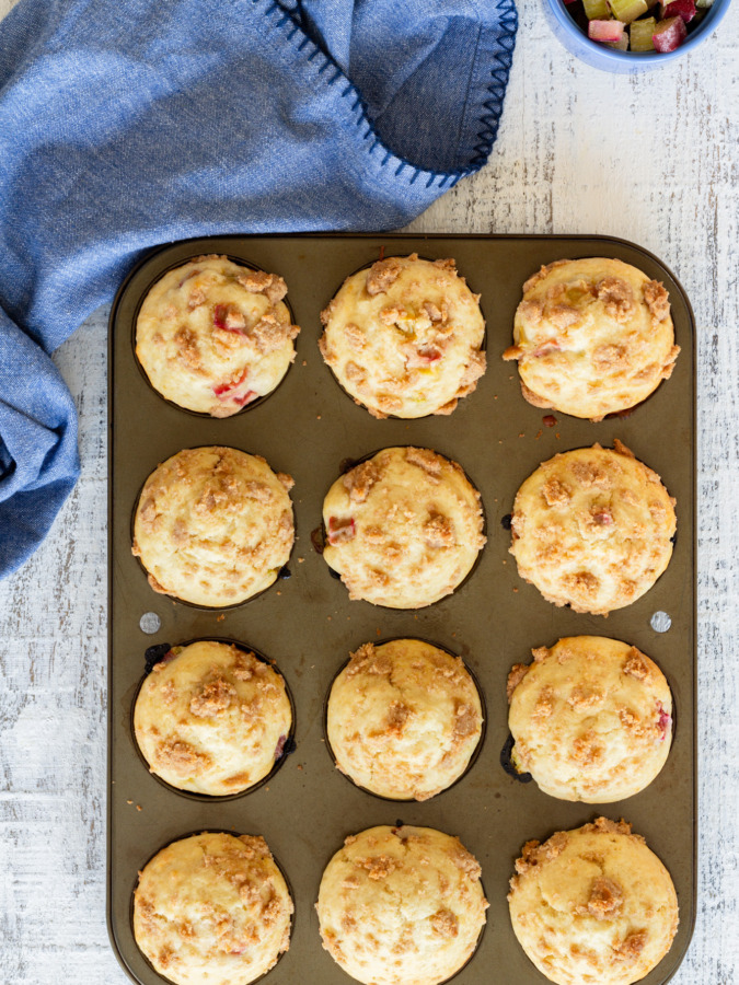 rhubarb muffins