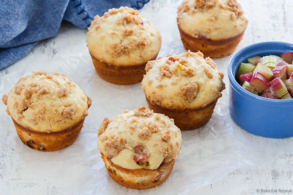 rhubarb muffins with brown sugar streusel topping