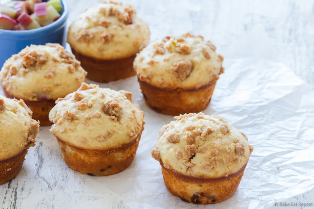 rhubarb muffins with brown sugar streusel topping