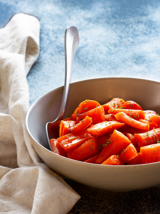 easy slow cooker maple glazed carrots