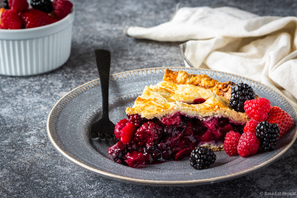 mixed berry pie