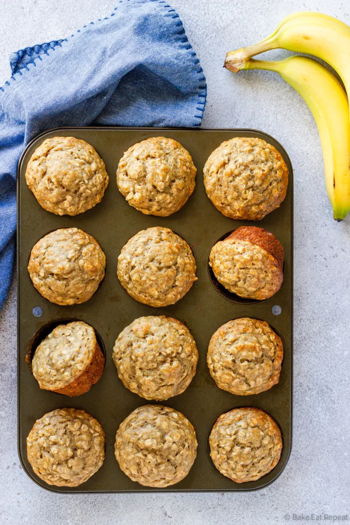 banana oat muffins